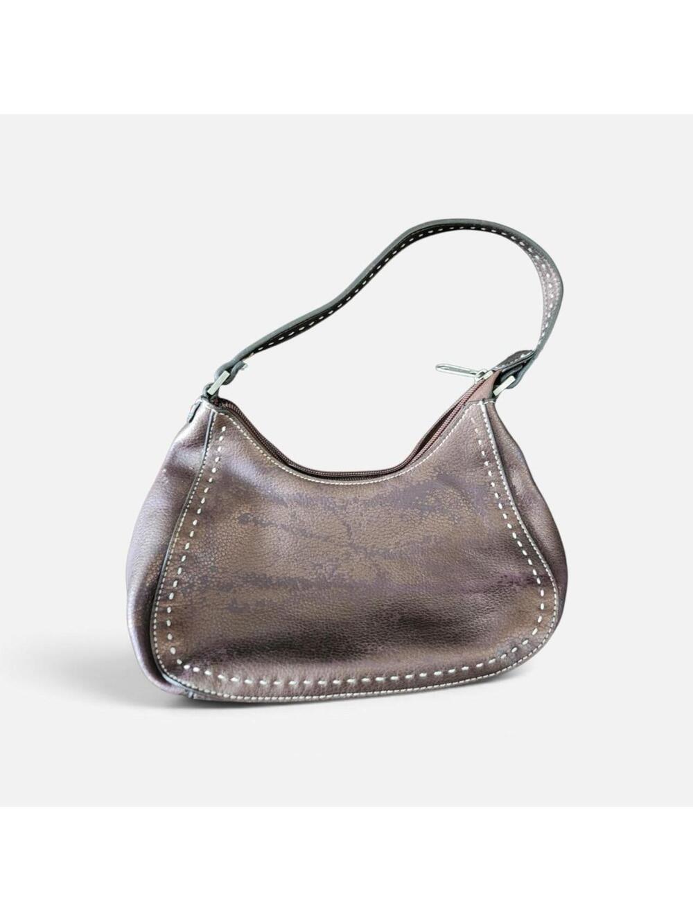 Brown leather hobo bag with white stitching #hobobag #leather